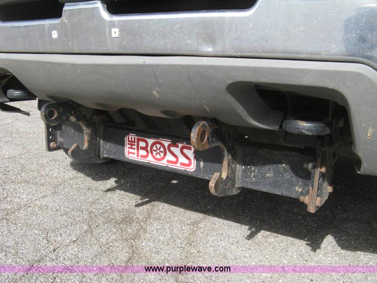 image for item E7881 2004 Chevrolet Silverado 2500HD utility truck