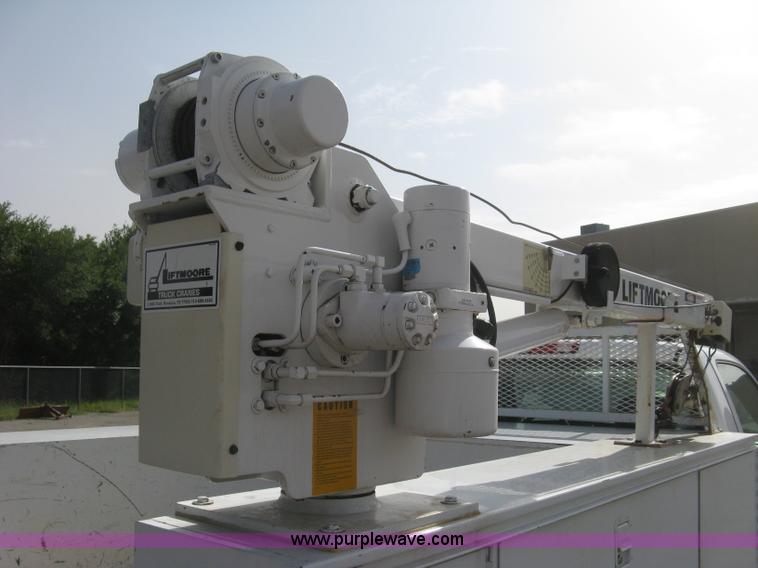 image for item E7881 2004 Chevrolet Silverado 2500HD utility truck