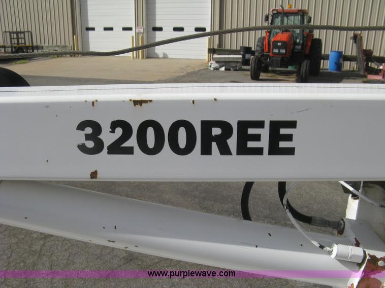 image for item E7881 2004 Chevrolet Silverado 2500HD utility truck