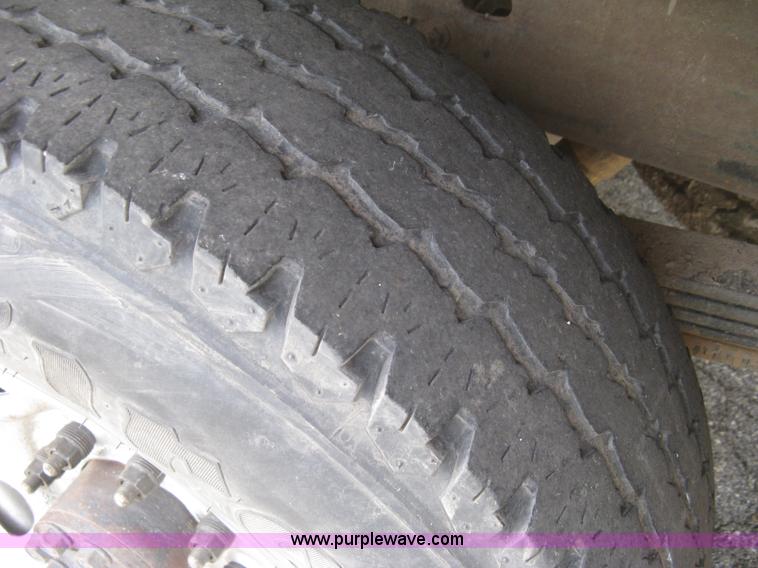 image for item E7881 2004 Chevrolet Silverado 2500HD utility truck