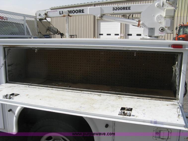 image for item E7881 2004 Chevrolet Silverado 2500HD utility truck