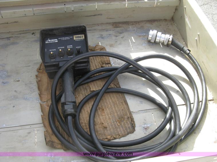 image for item E7881 2004 Chevrolet Silverado 2500HD utility truck