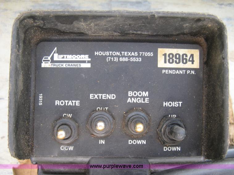 image for item E7881 2004 Chevrolet Silverado 2500HD utility truck