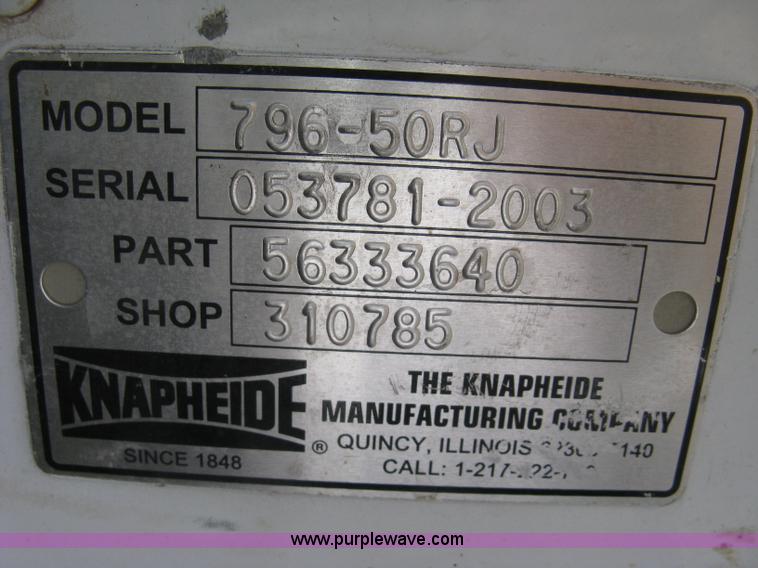 image for item E7881 2004 Chevrolet Silverado 2500HD utility truck