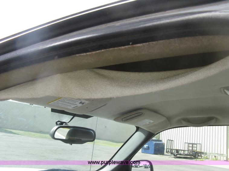 image for item E7882 2004 Chevrolet Silverado 1500 pickup truck