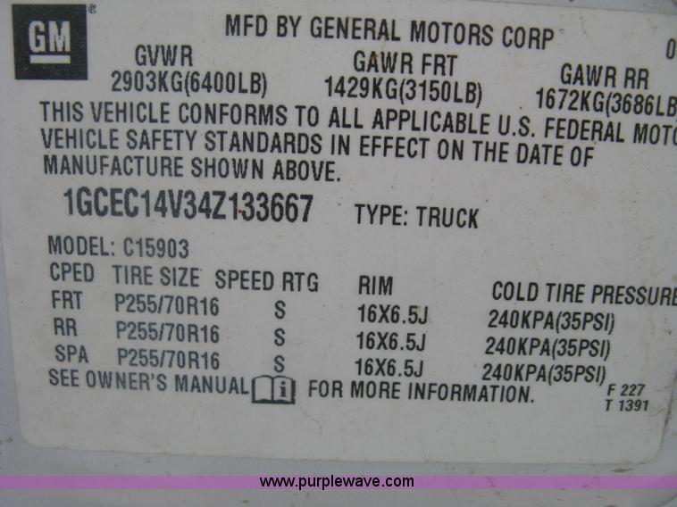 image for item E7882 2004 Chevrolet Silverado 1500 pickup truck