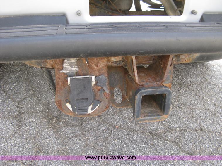 image for item E7882 2004 Chevrolet Silverado 1500 pickup truck