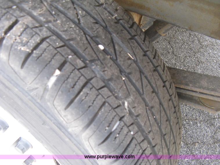 image for item E7882 2004 Chevrolet Silverado 1500 pickup truck