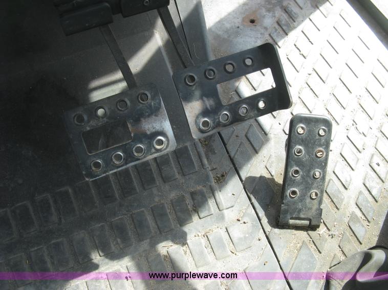 image for item E7885 1998 AGCO Allis 8745 tractor