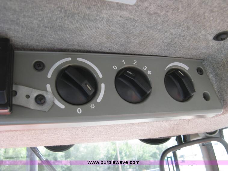 image for item E7885 1998 AGCO Allis 8745 tractor