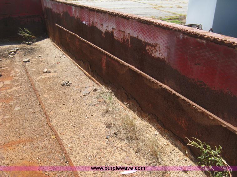 image for item E7886 20 yard capacity roll off dumpster