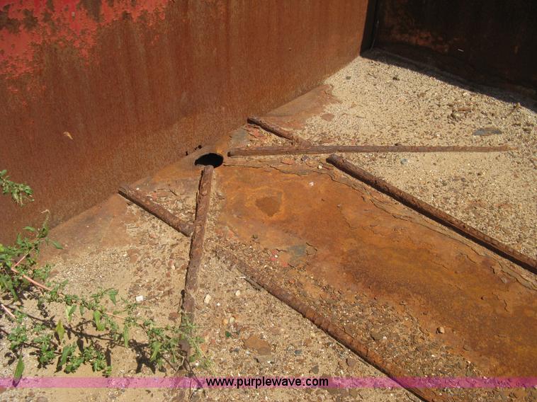 image for item E7886 20 yard capacity roll off dumpster