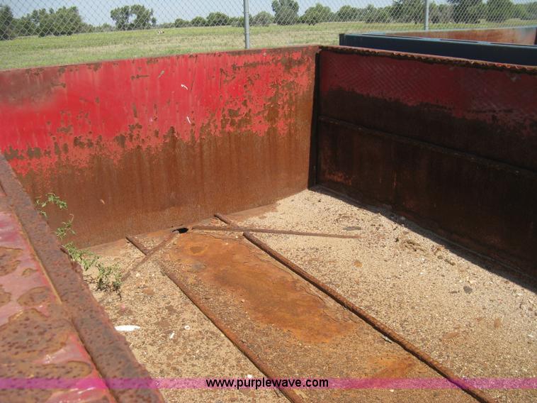 image for item E7886 20 yard capacity roll off dumpster