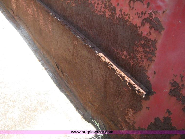 image for item E7886 20 yard capacity roll off dumpster