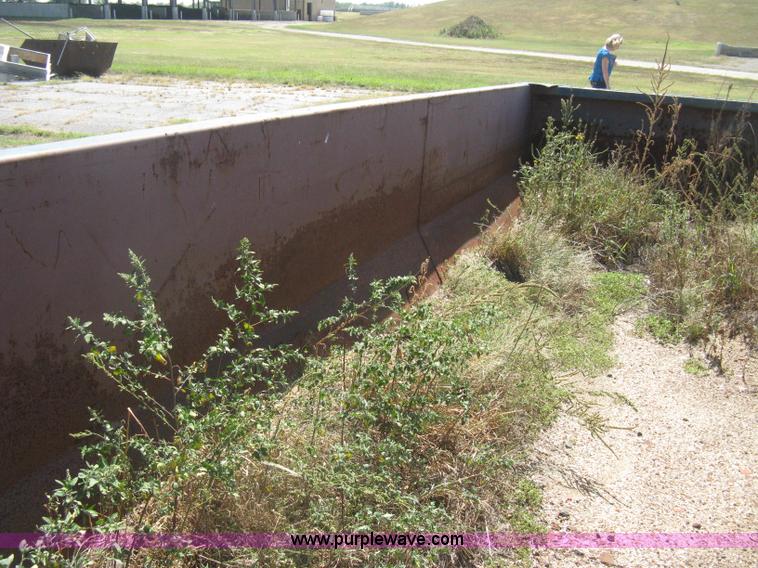 image for item E7887 20 yard capacity roll off dumpster