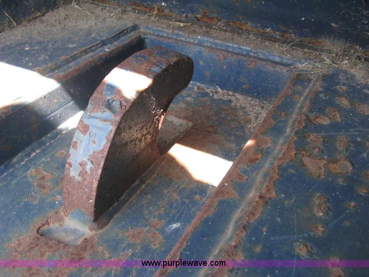 image for item E7887 20 yard capacity roll off dumpster