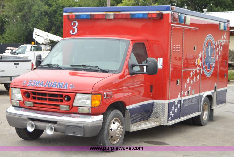 image for item F5177 2003 Ford 801 ambulance