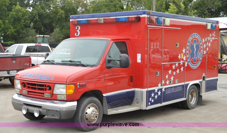 image for item F5177 2003 Ford 801 ambulance