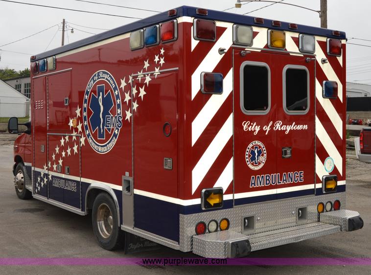 image for item F5177 2003 Ford 801 ambulance