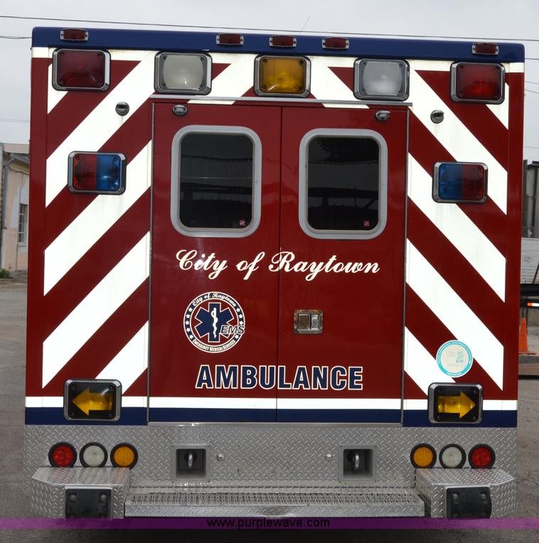 image for item F5177 2003 Ford 801 ambulance
