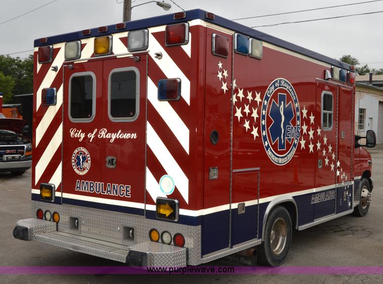 image for item F5177 2003 Ford 801 ambulance