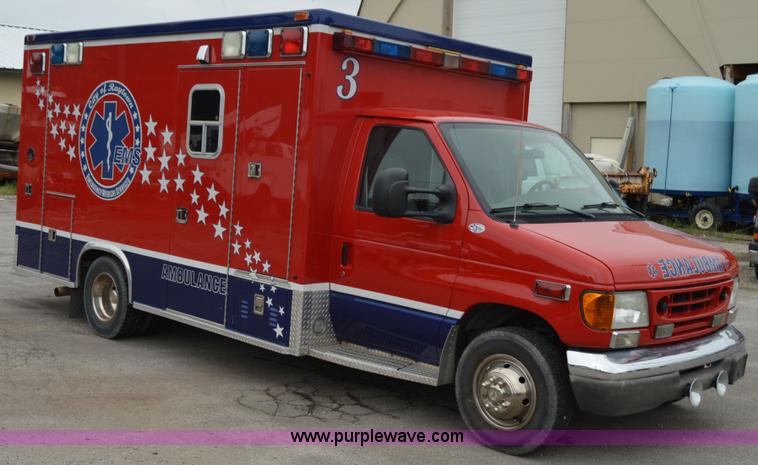image for item F5177 2003 Ford 801 ambulance