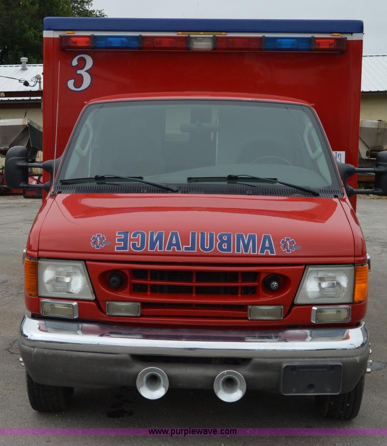 image for item F5177 2003 Ford 801 ambulance