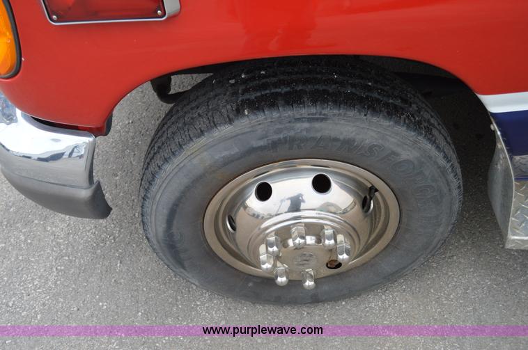 image for item F5177 2003 Ford 801 ambulance