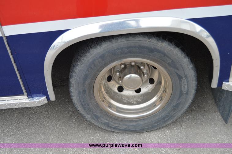 image for item F5177 2003 Ford 801 ambulance