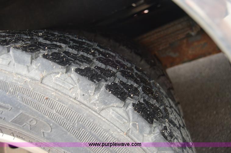 image for item F5177 2003 Ford 801 ambulance