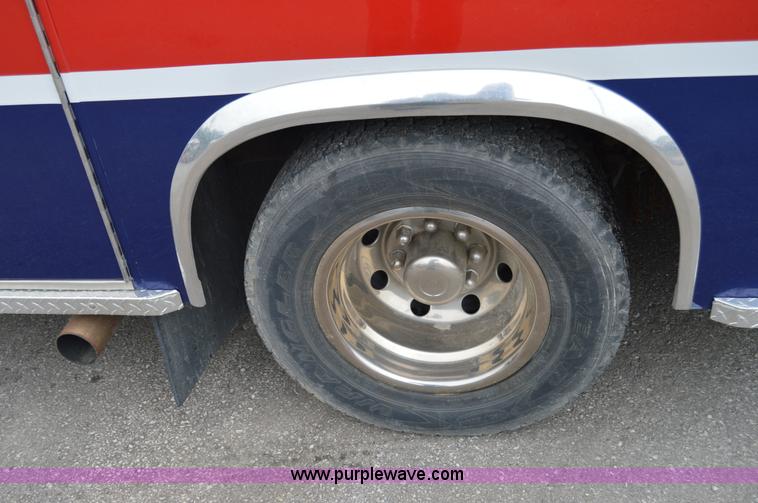 image for item F5177 2003 Ford 801 ambulance