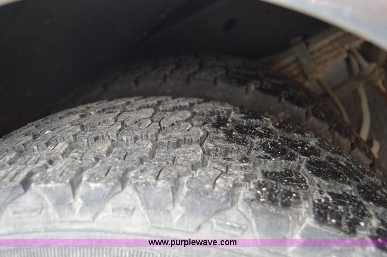 image for item F5177 2003 Ford 801 ambulance