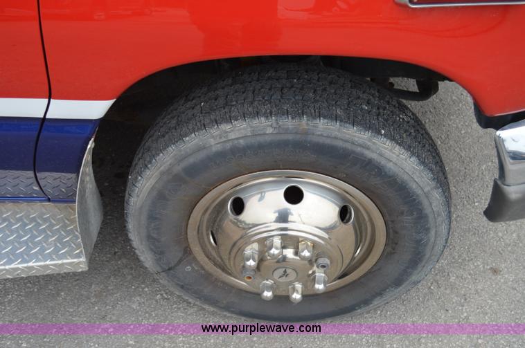 image for item F5177 2003 Ford 801 ambulance
