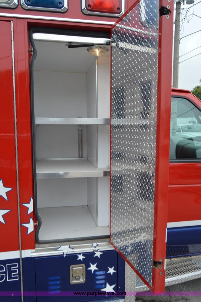image for item F5177 2003 Ford 801 ambulance