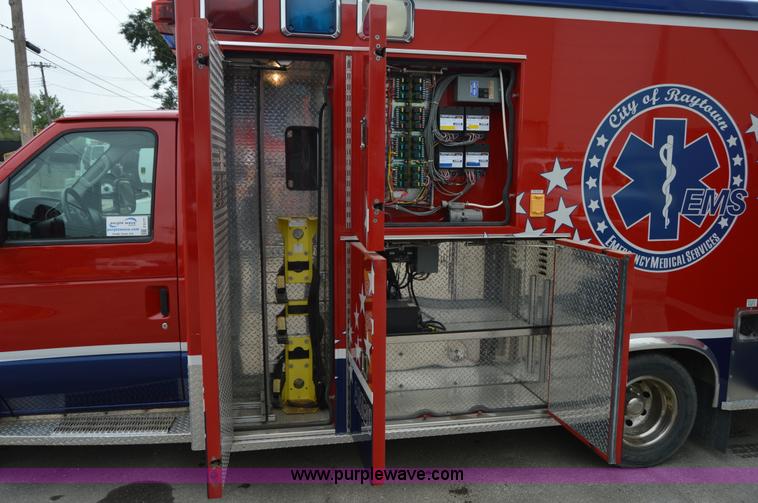 image for item F5177 2003 Ford 801 ambulance