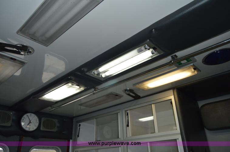 image for item F5177 2003 Ford 801 ambulance