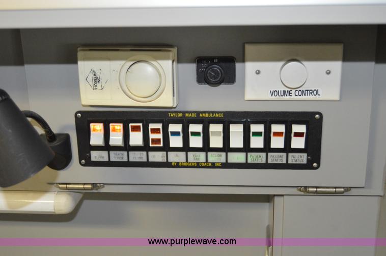 image for item F5177 2003 Ford 801 ambulance