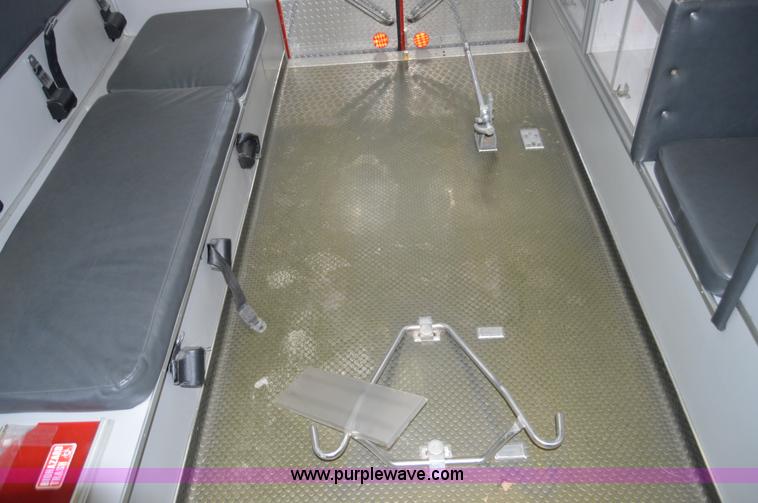 image for item F5177 2003 Ford 801 ambulance