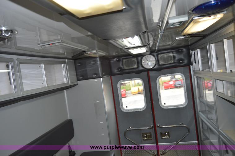 image for item F5177 2003 Ford 801 ambulance