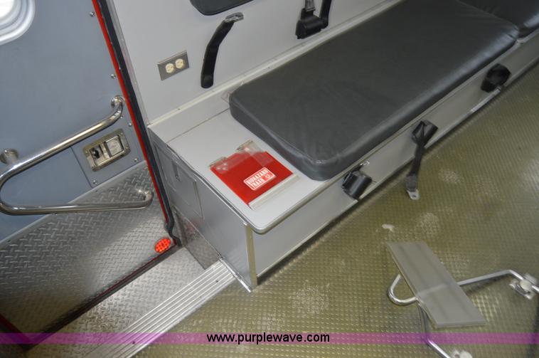 image for item F5177 2003 Ford 801 ambulance