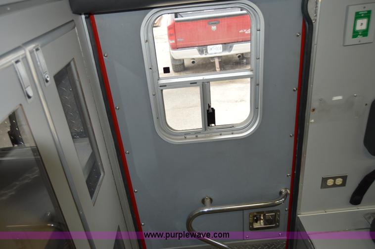 image for item F5177 2003 Ford 801 ambulance