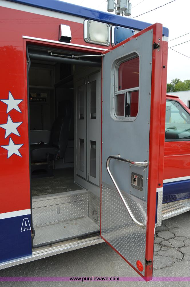 image for item F5177 2003 Ford 801 ambulance