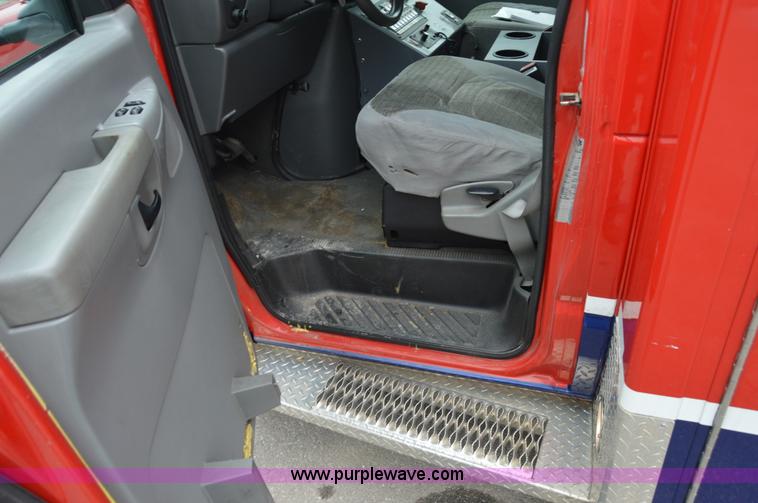 image for item F5177 2003 Ford 801 ambulance