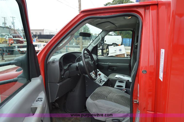 image for item F5177 2003 Ford 801 ambulance