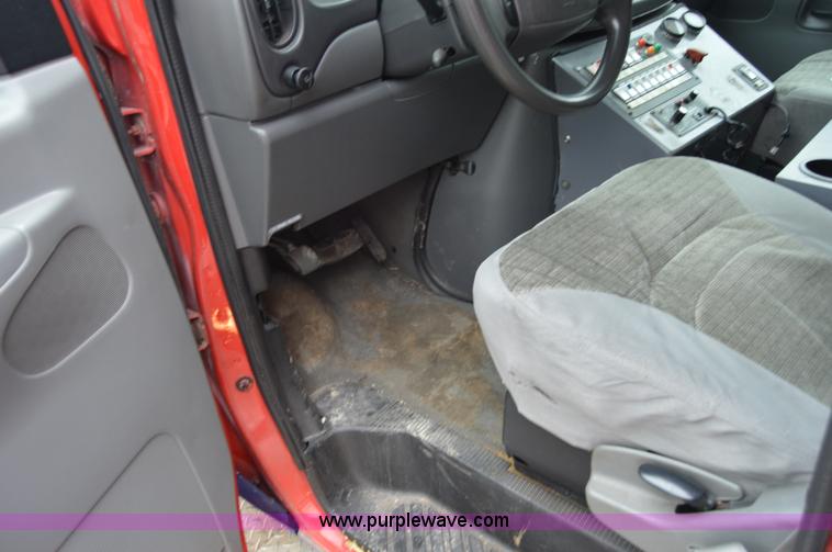 image for item F5177 2003 Ford 801 ambulance