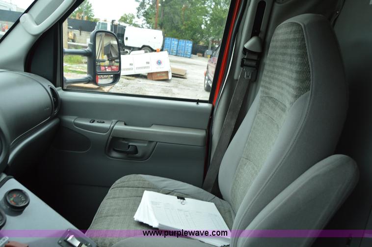 image for item F5177 2003 Ford 801 ambulance