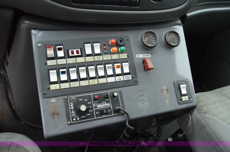 image for item F5177 2003 Ford 801 ambulance