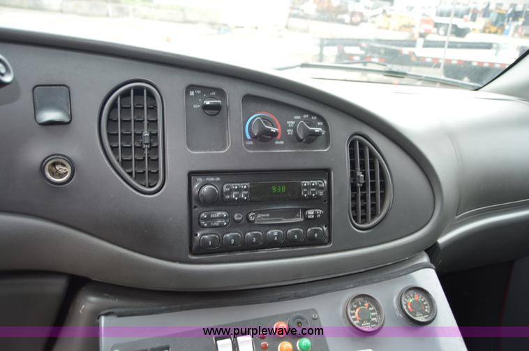 image for item F5177 2003 Ford 801 ambulance