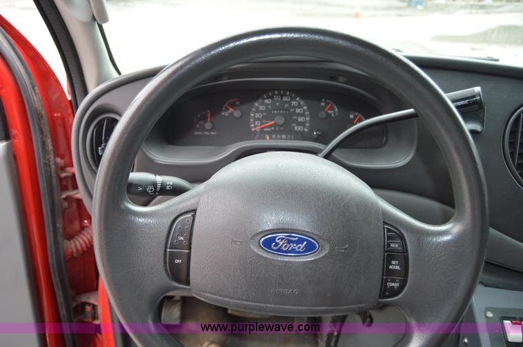 image for item F5177 2003 Ford 801 ambulance