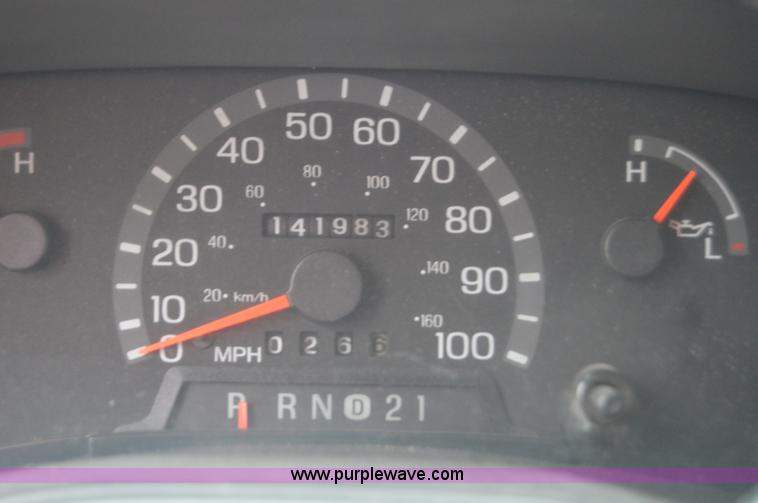 image for item F5177 2003 Ford 801 ambulance